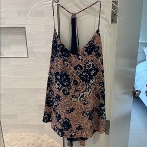 4SI3NNA Peach and Navy Floral Top